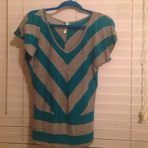S/M Gray and teal chevron shirt