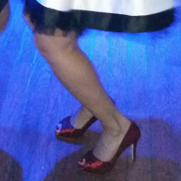 Red silk pumps - Picture 3 of 3