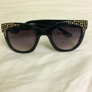 Cat eye sunglasses
