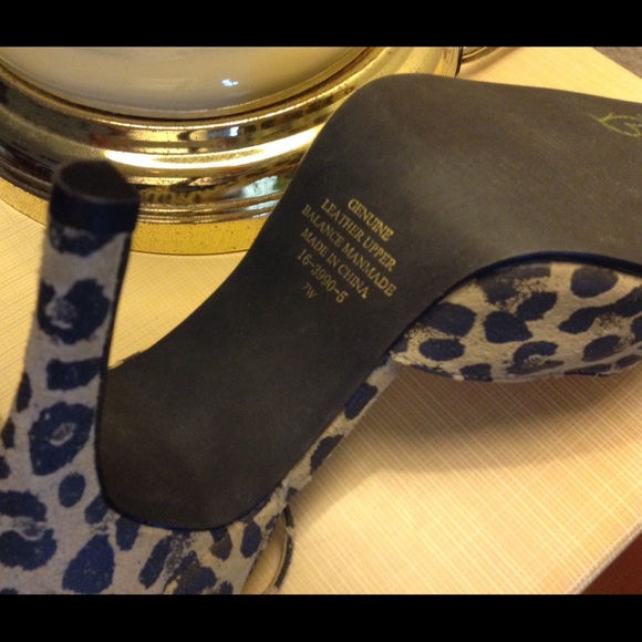 Animal Print Pumps - Picture 2 of 2
