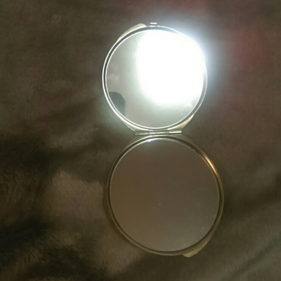 Compact mirror - Picture 2 of 2