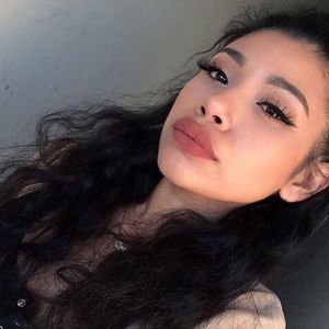 Meet your Posher, Alexia