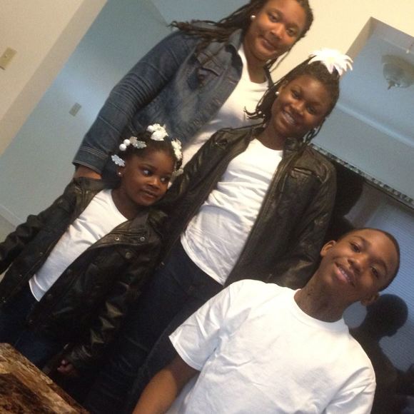 Meet your Posher, Danielle - Picture 1 of 1