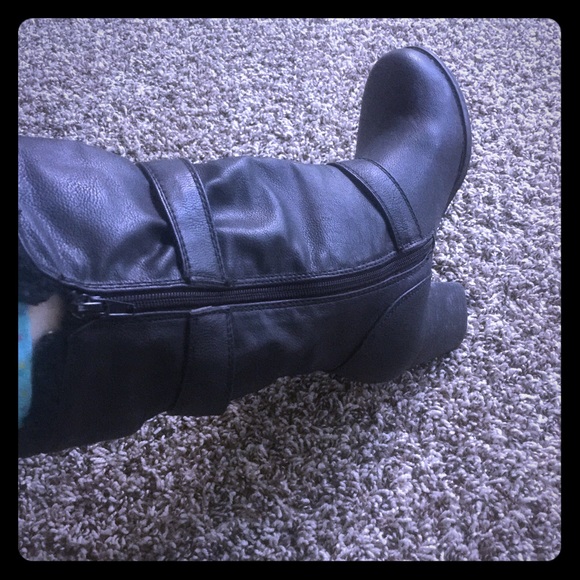 New without tags boots