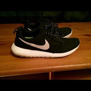 Black & white, Nike, Roshe