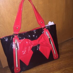 BRAND NEW, NEVER WORN Betsey Johnson hangbag!