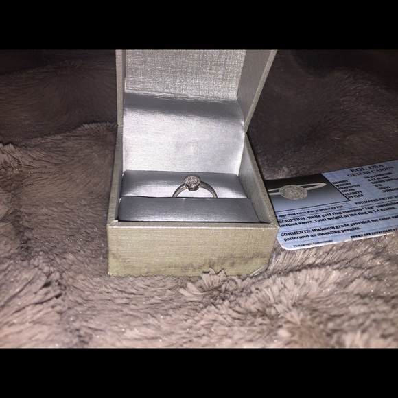 ❌❌❌SOLD❌❌❌White Gold Ring - Picture 2 of 3