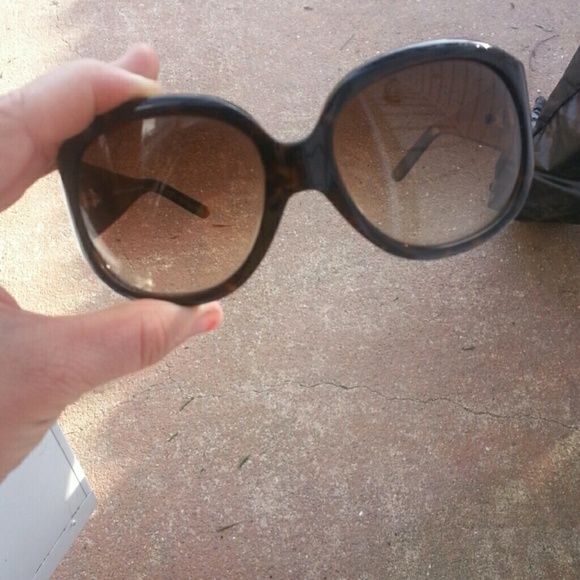 Ralph Lauren sunglass - Picture 3 of 4