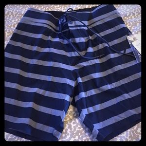 El Current lined short