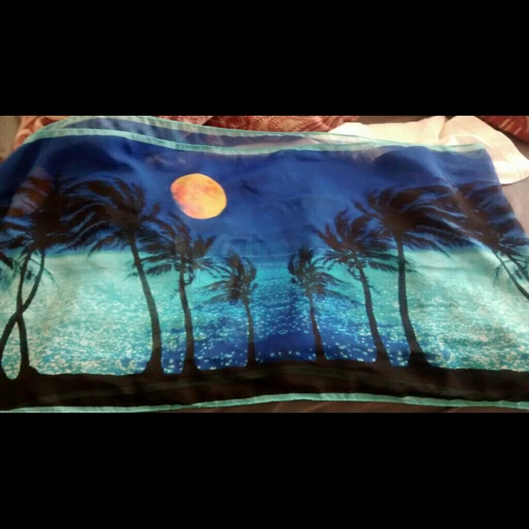 Scarf NWOT - Picture 2 of 2