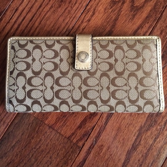 AUTHENTIC Coach flip wallet