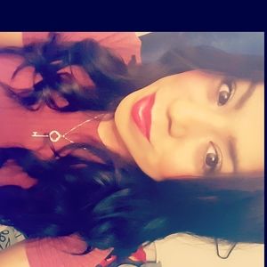 Meet your Posher, Cynthia