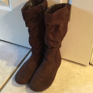 ❌sold❌ bundled Girls brown suede boot