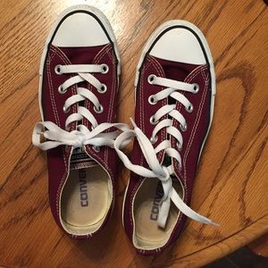 Maroon/ burgundy converse
