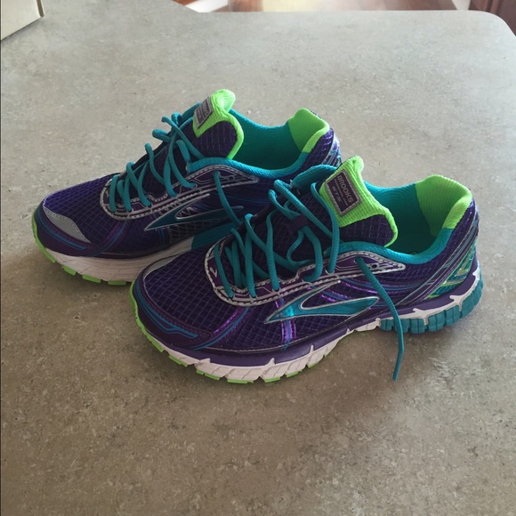 Brooks running shoes. Size 3 in kids