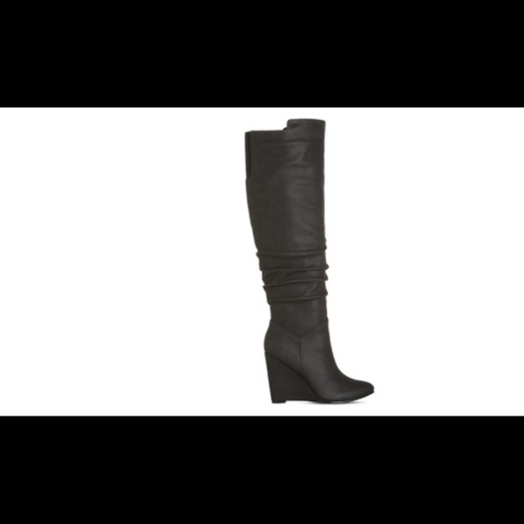 Size 8.5 grey boot