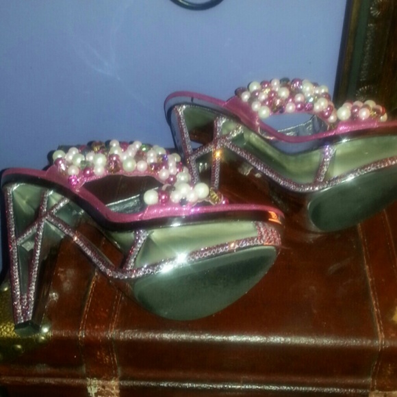 Shoes - Picture 2 of 4