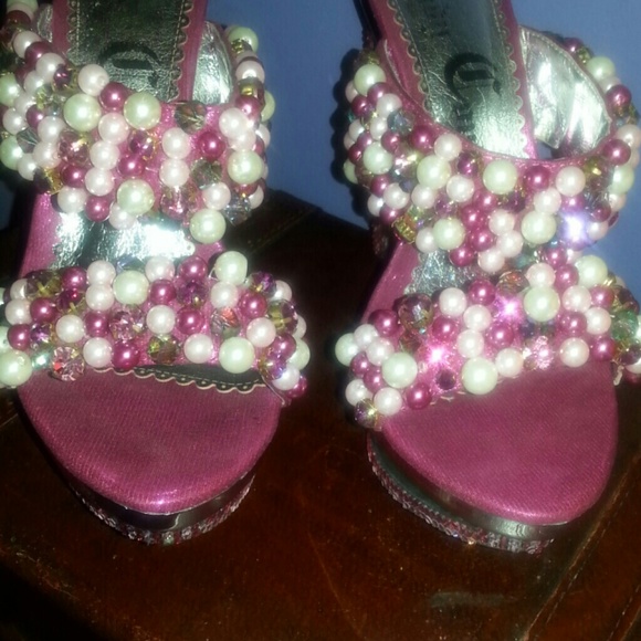 Shoes - Picture 3 of 4