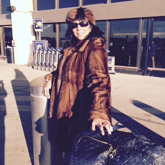 Meet your Poshers, Lisa and Gidget - Picture 2 of 3