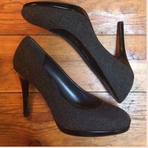 FLASH SALE ⚡️ Stuart Weitzman wool pumps