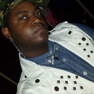 Meet your Posher, Dennis