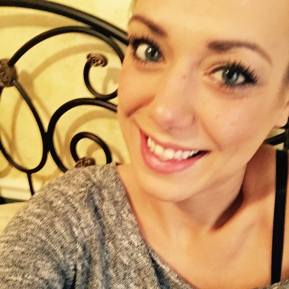 Meet your Posher, Kelly - Picture 2 of 3