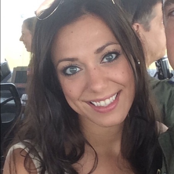 Meet your Posher, Kelly - Picture 3 of 3