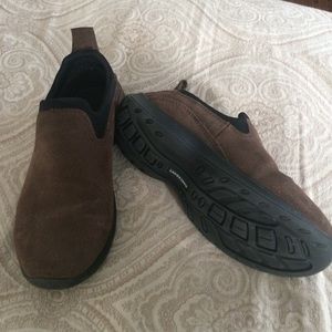 Lands end brown shoes number 30751. Youth size 3m.