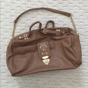 Good detail chain shoulder bag