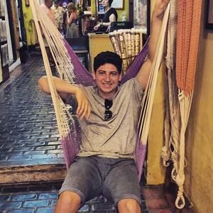 Meet your Posher, Andres