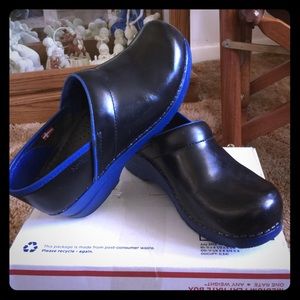 Sanita brand nursing shoes size 37 (7)