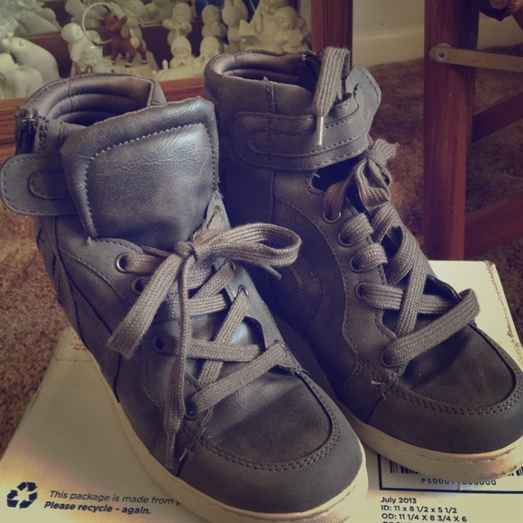 Wedge sneakers size 7 1/2