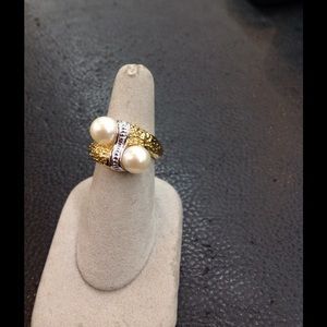 Real 18kt gold and pearl ring size 8