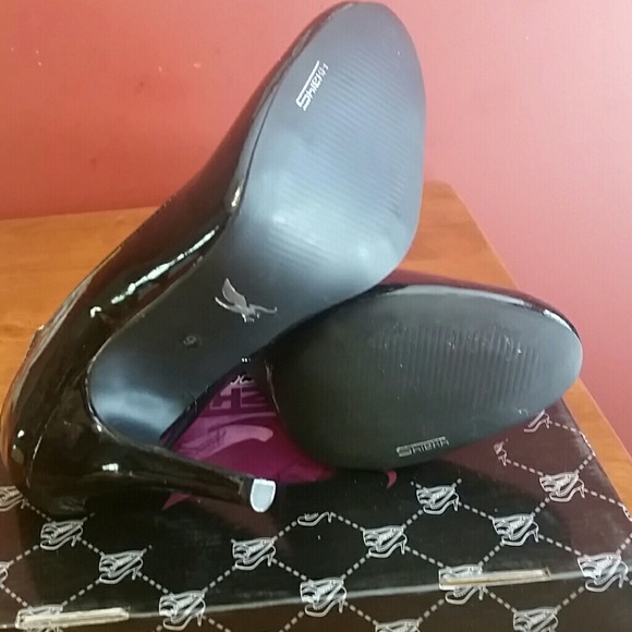Patent black heels - Picture 3 of 3