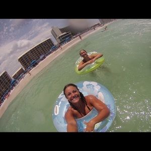 Meet your Posher, Laura