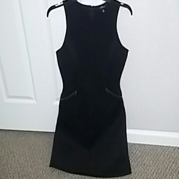 Curvy sleveless skater dress