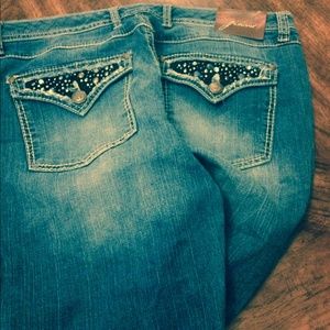 SEVEN JEANS you can wear straight or rolled.