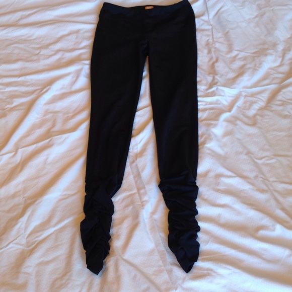 LUCY small athletic Roush bottom leggings !!