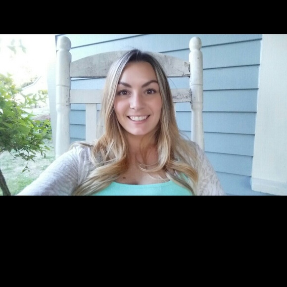 Meet your Posher, Heather - Picture 2 of 2