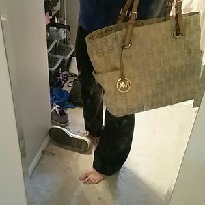 ***AUTHENTIC*** Michael Kors tote