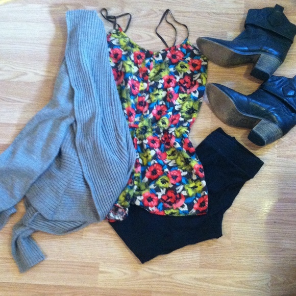 ❌SOLD IN BUNDLE ❌Kimchi Blue romper - Picture 2 of 4