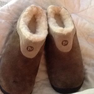 Nwt Merrell sheepskin slip ones, 6