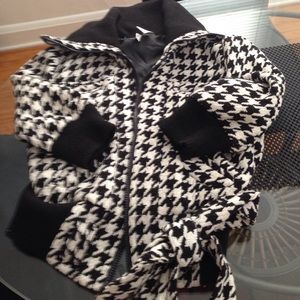 I am selling my very nice black and white jacket.