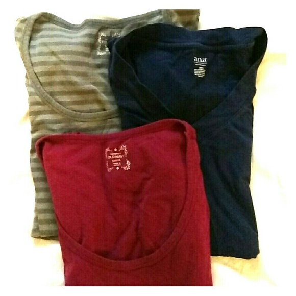 Bundle 3 s Old Navy maternity shirts