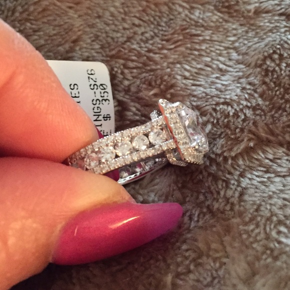 Stunning Engagement Ring Sterling Silver 925 & CZ - Picture 5 of 8