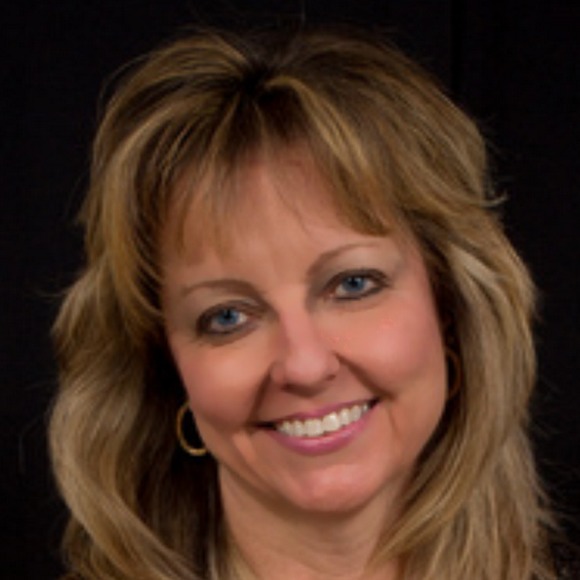 Meet your Posher, Deb
