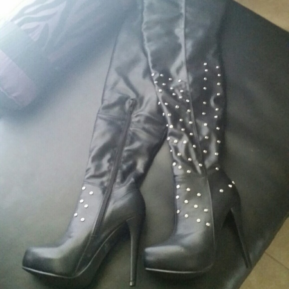 ***sold!***Thigh high studded boots - Picture 3 of 4