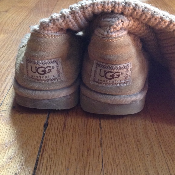 SOLD! Knitted Ugg Boots - Picture 4 of 4