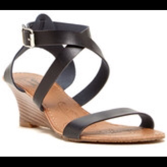 👠Carrini Crisscross Strappy Wedge Sandal