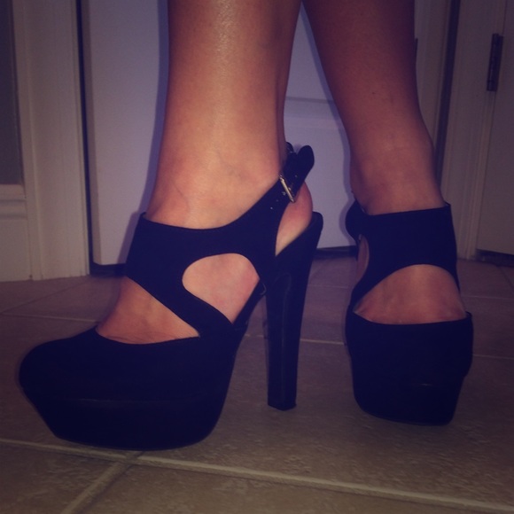 G by Guess Shoes - Size 7.5 G by guess black heels